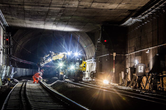 DB175611 Bauarbeiten im Tunnel