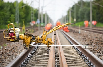 DB284195 Schwellenschraubmaschine