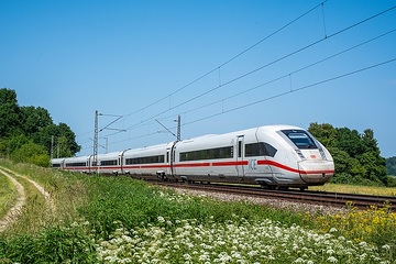 DB297720 Sommerliche Landschaft bei Dinkelscherben
