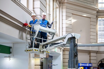DB297950 DB und Stadt starten Frühjahrsputz am Hbf Halle (Saale)