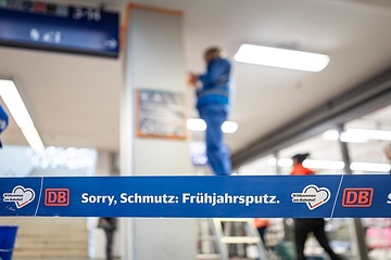 DB298537 Frühjahrsputz im Hbf Dresden