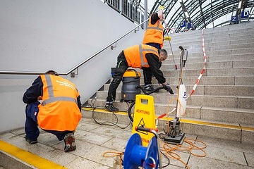 DB298540 Frühjahrsputz im Hbf Dresden