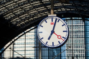 DB299076 Bahnhofsuhr