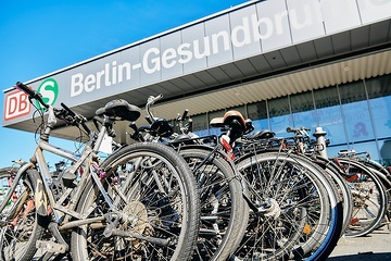 DB299111 Frühjahrsputz in Berlin-Gesundbrunnen