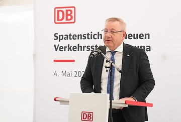 DB299388 Start für Bau eines neuen barrierefreien Bahnhofs in Leuna