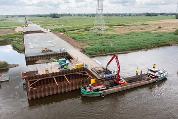 DB300783 Bau der neuen Huntebrücke Elsfleth