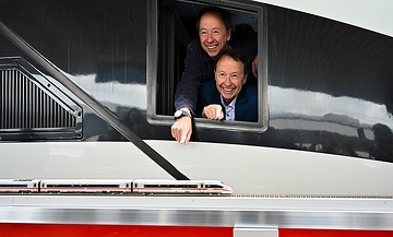 DB301356 ICE auf den Namen "Knuffingen" getauft