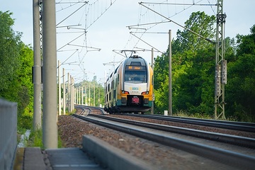 DB301983 Nach der Korridorsanierung rollen die Züge wieder