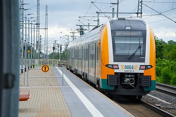 DB301987 Nach der Korridorsanierung rollen die Züge wieder