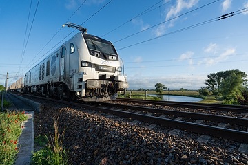 DB301990 Nach der Korridorsanierung rollen die Züge wieder