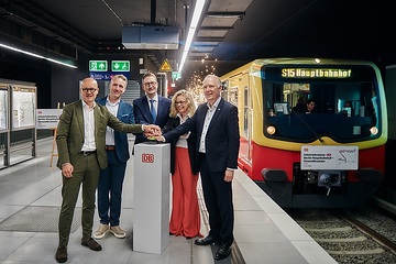 DB302011 S-Bahn-Linie S15 in Betrieb