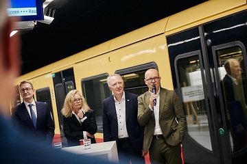 DB302013 S-Bahn-Linie S15 in Betrieb