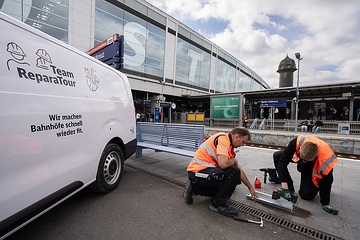 DB302054 Mobiles Handwerkerteam
