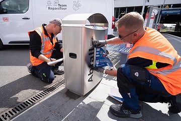 DB302053 Mobiles Handwerkerteam