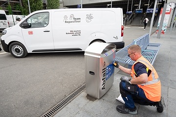 DB302116 Mobiles Handwerkerteam