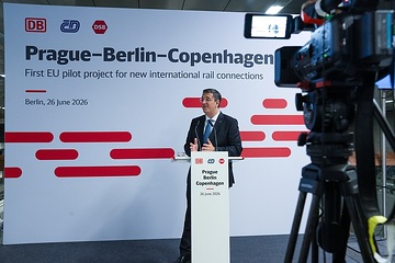 DB302702 In Kooperation von DB, ČD und DSB: drei europäische Hauptstädte über die Schiene direkt miteinander verbunden 
