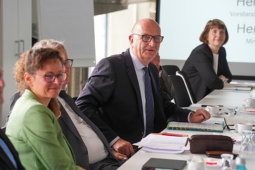 DB303238 Endspurt beim größten ICE-Instandhaltungswerk der DB