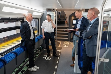 DB303724 DB Regio Nordost präsentiert Neufahrzeug KISS