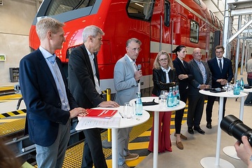 DB303727 DB Regio Nordost präsentiert Neufahrzeug KISS