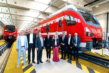 DB303716 DB Regio Nordost präsentiert bei Stadler das erste Mal das Neufahrzeug KISS für den Verkehrsvertrag Nord-Süd 2