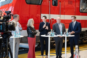 DB303732 DB Regio Nordost präsentiert Neufahrzeug KISS
