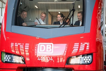 DB303737 DB Regio Nordost präsentiert Neufahrzeug KISS