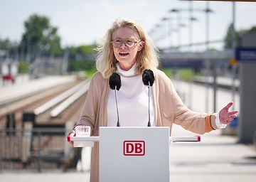 DB303840 Zukunftsfähiger Bahnhof Berlin Olympiastadion