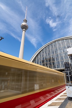 DB303985 Berliner S-Bahn auf der Stadtbahn