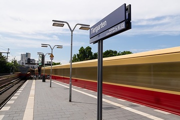 DB303991 Berliner S-Bahn auf der Stadtbahn