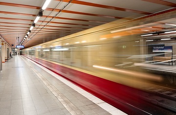 DB303994 Berliner S-Bahn auf der Nord-Süd-Strecke