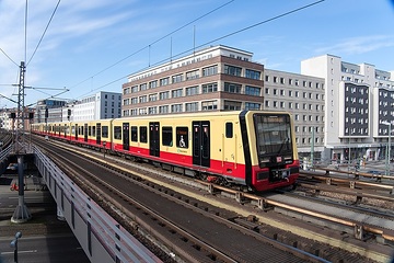 DB303999 S-Bahn Berlin - ET 484/ET483 auf der Stadtbahn unterwegs