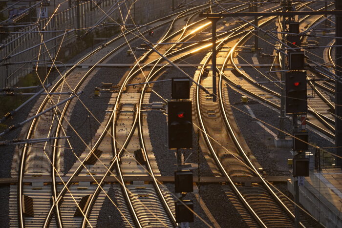 DB175776 Bahnknoten Erfurt Hbf im Morgenlicht