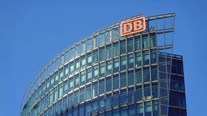 DB175978 Berlin - Bahntower