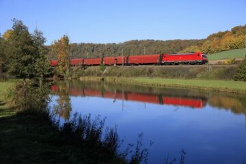 DB Cargo mit Ellok Baureihe 185 zwischen Treuchtlingen und Pappenheim unterwegs
