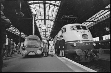 Historisches Bild - 1971- InterCity Premierenfahrt 30.09.1971 in Wiesbaden