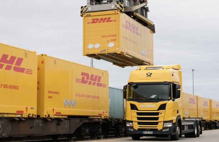 DB205840 Verladung DHL Container