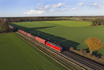 DB Cargo Güterzug mit einer Ellok der Baureihe 193 auf der Strecke Emmerich - Oberhausen zwischen Mehrhoog und Diersfordt