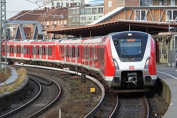 S-Bahn Hamburg - Baureihe ET 490 - Station Berliner Tor