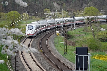 Nord-Süd-Strecke - DB Fernverkehr mit ICE 4 (Baureihe 412) unterwegs im Haunetal