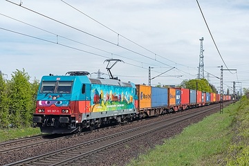 DB Cargo mit der "Günni" - Ellok der Baureihe 185 im Einsatz beim Seehafenhinterlandverkehr bei Seelze
