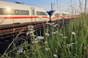 Zwei ICE 4 Baureihe 412 (gekuppelt) des DB Fernverkehr bei Oelde