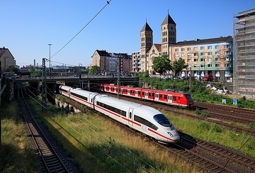 Düsseldorf-Wehrhahn - DB Fernverkehr und DB Regio gegegnen sich - ICE 3 Baureihe 403 und S-Bahn ET 422