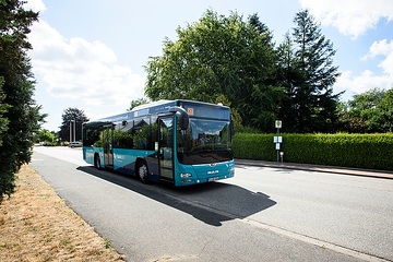 Mit dem klimafreundlichen Biokraftstoff HVO (Hydrotreated Vegetable Oil) fahrender Bus im Netz Ostholstein Süd. Betreiber ist die DB-Tochter Autokraft.