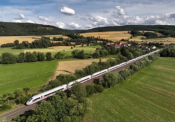 Unterwegs im Haunetal - ein ICE 4 XXL Baureihe 412 des DB Fernverkehr bei Odensachsen