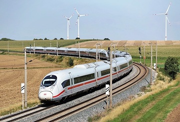 DB Fernverkehr mit einer Doppeleinheit ICE 3 Baureihe 407bei Gollhofen (b. Uffenheim).