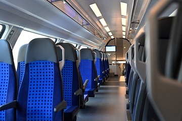 (Bamberg/Nürnberg, 19. Oktober 2023) Die Modernisierungsoffensive im Regionalverkehr nimmt weiter Fahrt auf: Zum Fahrplanwechsel im Dezember 2023 gehen 18 neue Desiro-HC-Doppelstockzüge von Siemens Mobility für den "Franken-Thüringen-Express" an den Start.