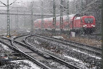Es fällt Schnee in Berlin - Impressionen dazu vom Bahnhof Berlin Südkreuz