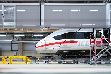 Das "Neue Werk Cottbus" der DB Fahrzeuginstandhaltung GmbH (FZI) hat pünktlich die Arbeit mit der schweren Instandhaltung eines ICE 4 Baureihe 412 aufgenommen.