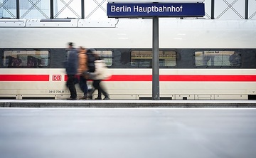 Unterwegs mit der Bahn - hier: Motiv aus dem Berliner Hbf
