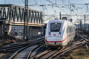 ICE 4 Baureihe 412 in Köln Deutz